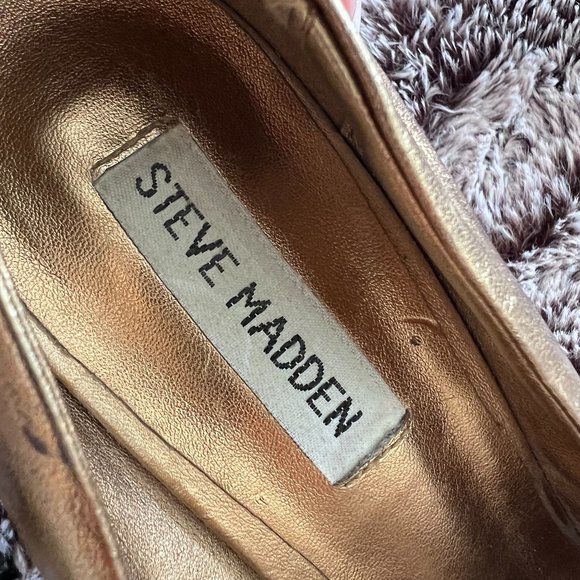 Steve Madden Metallic Gold Pumps - Picture 4 of 12